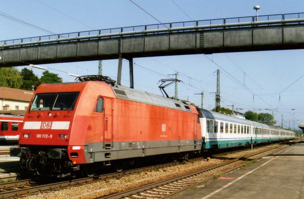 EC 'TIZIANO' mit 101 113 hällt am 29 Mai 2006 in Rosenheim. 