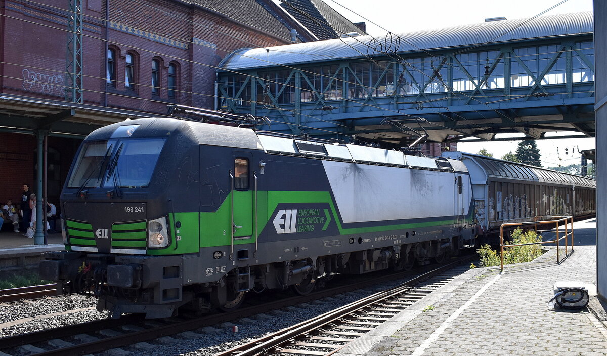 ecco-rail GmbH, Wien [A]  mit der geleasten ELL Vectron  193 241   [NVR-Nummer: 91 80 6193 241-7 D-ELOC] un einem Ganzzug Schiebewandwagen am 27.08.26 Durchfahrt Bahnhof Hamburg-Harburg.
