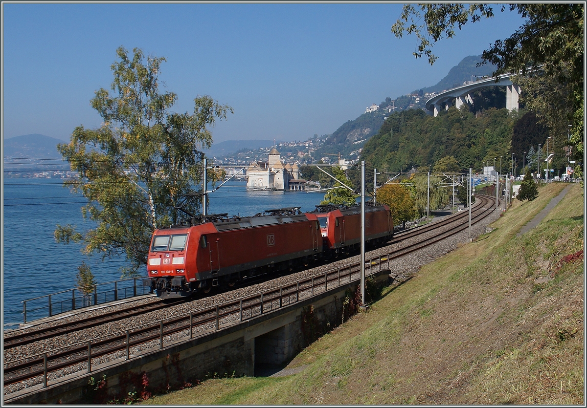Eher selten sind die DB 185 in der Westschweiz anzutreffen, so dass ich mich freute diese Loks gerade vor der schönen Kulisse der Château de Chillon fotogarfieren zu könne, auch, wenn das Licht nicht ganz optimal war.
1. Okt. 2015