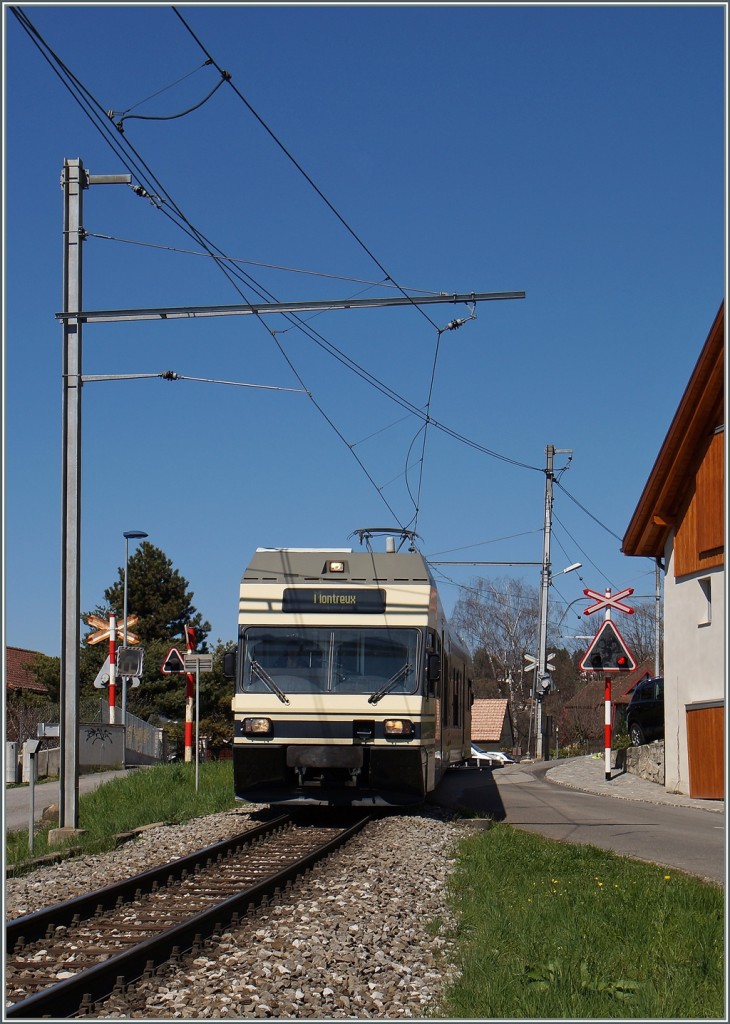 Ein CEV GTW 2/6 bei Les Planches auf der Fahrt nach Montreux.
6. April 2015