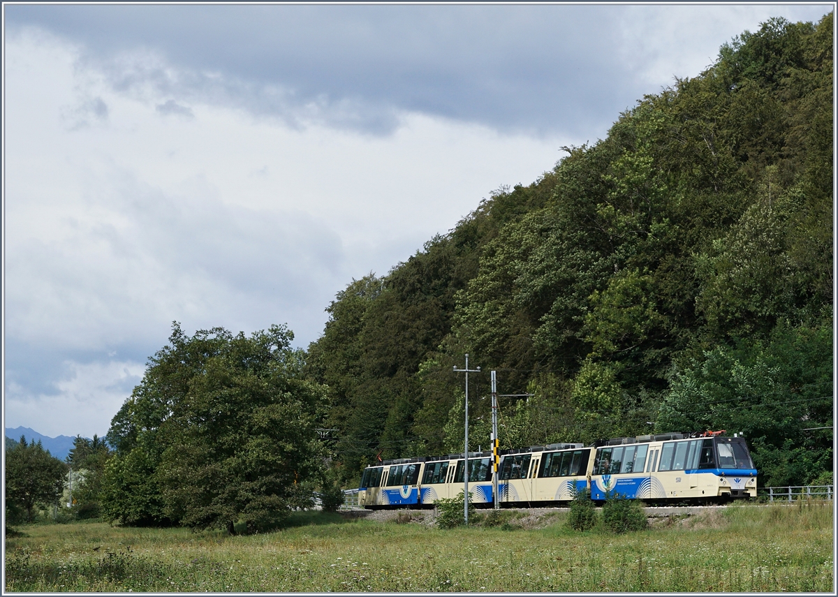 Ein Ferrovia Vigezzina SSIF Treno Panoramico bei Re auf der Fahrt von Domossola nach Locarno.
5. Sept. 2016