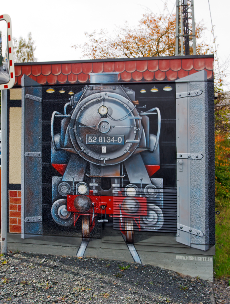 
Ein gewolltes Graffiti, oder eine wunderschöne Wandmalerei an einer Trafostation der  Westnetz (RWE) im Betzdorf/Sieg, hier am 28.09.2014.