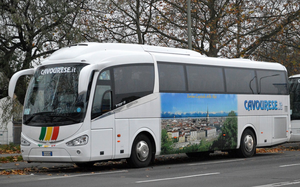 EIN IRIZAR I6 Reisebus aus Italien der Fa.CAVOURESE am 13.11.14 Berlin Storkower Str.