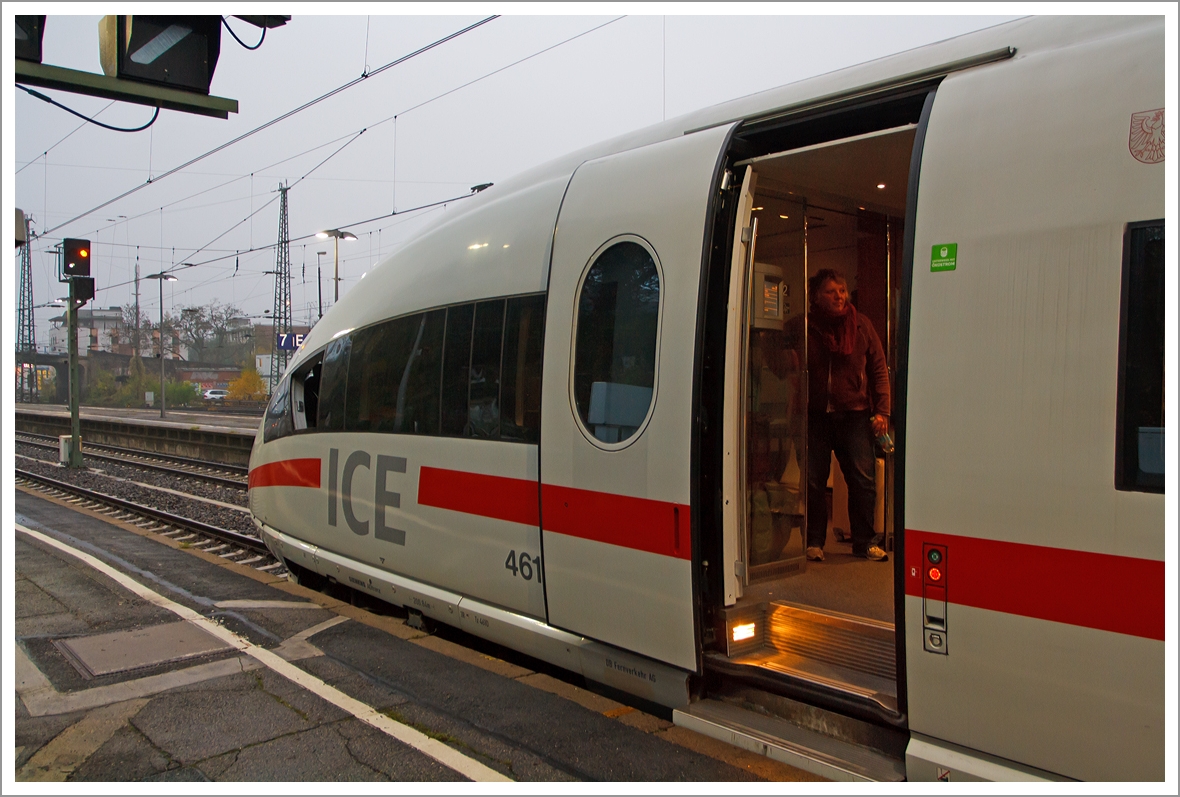 Ein kurzer Halt im Hbf Aachen....
Der ICE 3M - DB 406 010-9 / 510-8 - Tz4610  Frankfurt am Main  als ICE 18 (Frankfurt/Main Hbf - Bruxelles Midi) am 23.11.2013. 