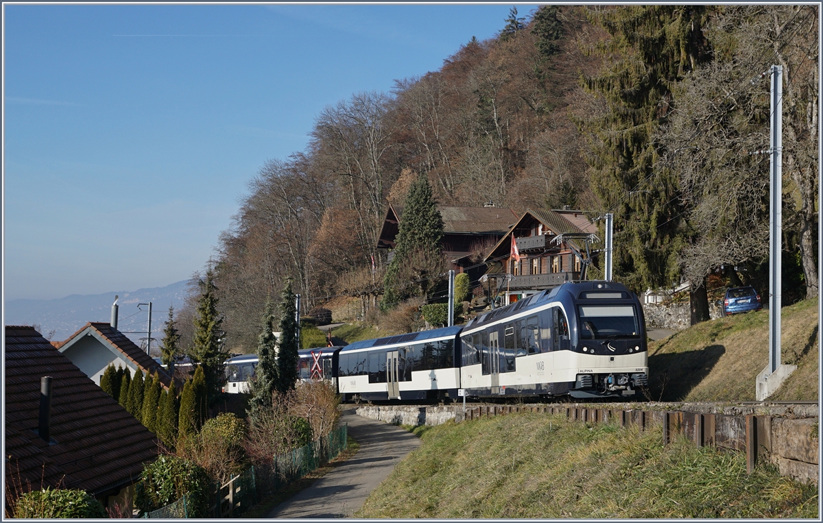 Ein neuer ALPINA Pendelzug ist als Regionalzug 2224 von Montreux nach Zweisimmen bei Chernex unterwegs.
15. Dez. 2016