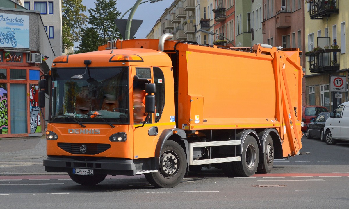 Abfallberatung Unterfranken » BildDb » Oranges Hecklader-Müllfahrzeug,  Mülllaster, Müllauto