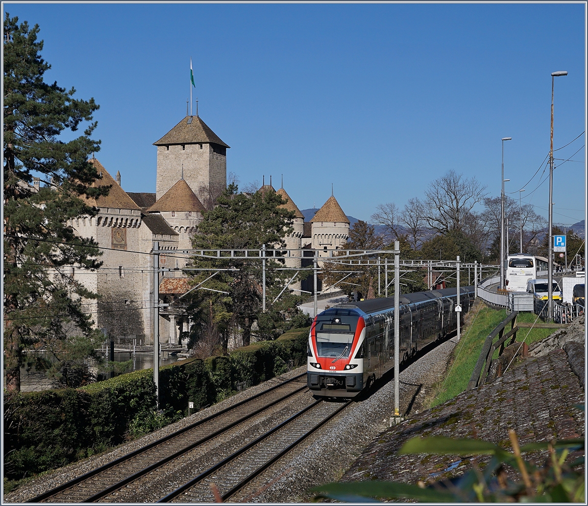 Ein SBB RABe 511  KISS  auf dem Weg nach St-Maurice in unmittelbarer Nähe des Château de Chillon. 

7. Februar 2020