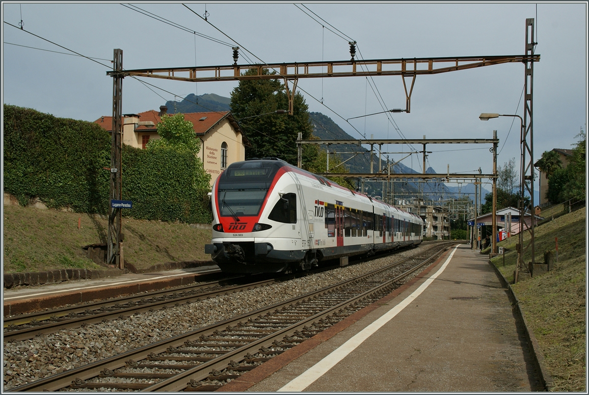 Ein  Tilo -Flirt auf dem Weg nach Chiasso beim Halt in Lugano Paradiso. 
14. Sept. 2013 