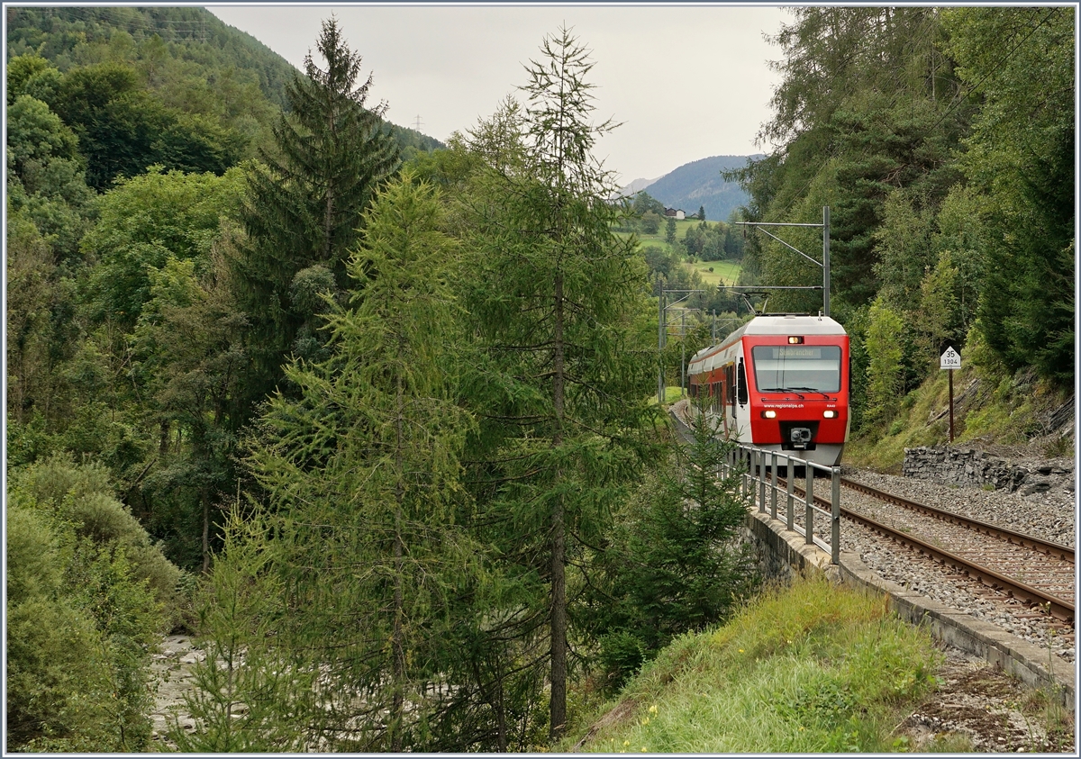 Ein TMR NINA erreicht als Regionalzug von Orsière nach Sembrancher in Kürze sein Ziel.
13. Sept. 2017 