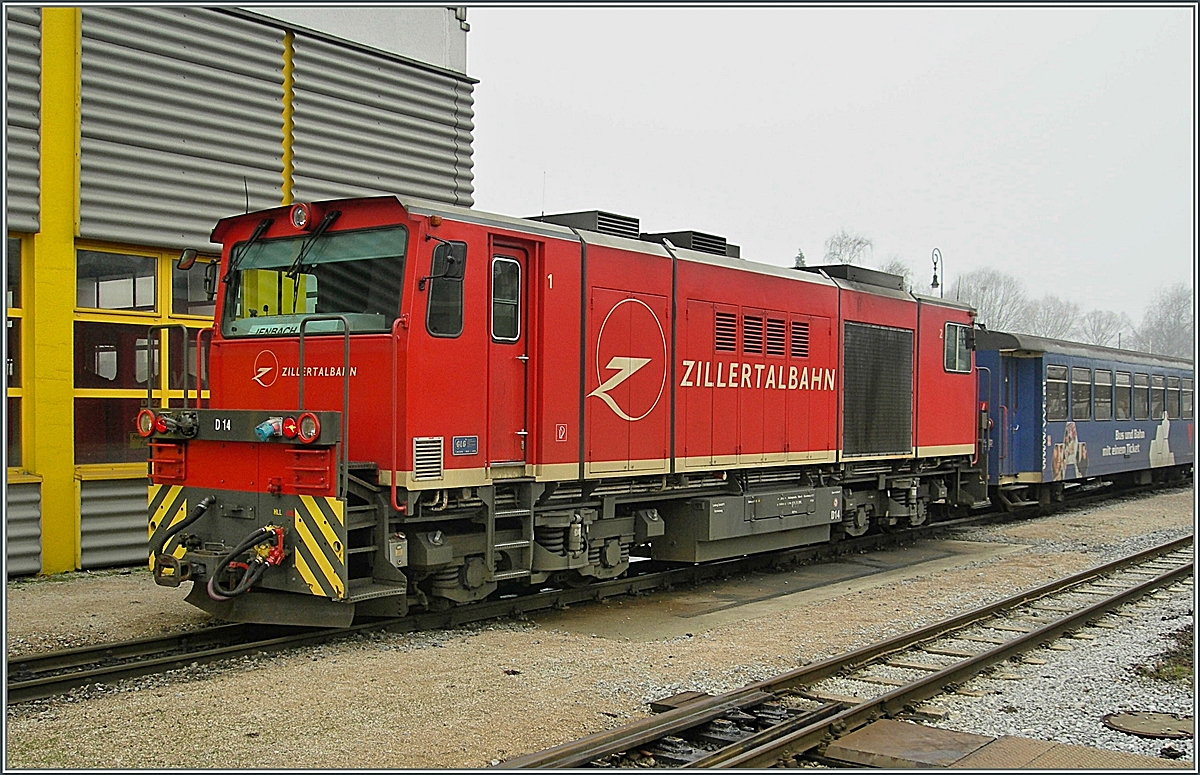 Eine etwas gewöhnungsbedürftige Zillertalbahn Dieselok in Jenbach.
11. Jan. 2007 