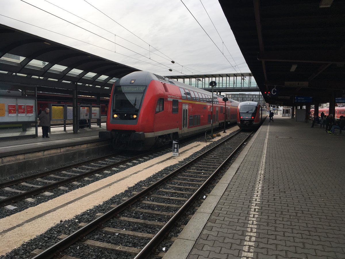 Einfahrt des Ire aus Lindau am 03.03.17 in Ulm Hbf 

Nach einem Lokwechsel von 218 auf 146 geht es für die Dosto Garnitur weiter nach Stuttgart Hbf.
