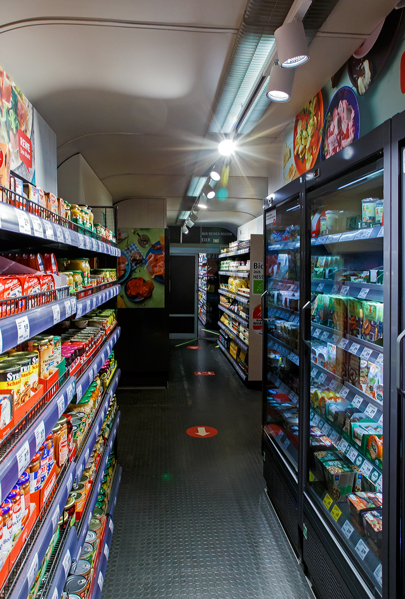 Einkaufen im Zug....
Am 12.11.2021 im REWE - Supermarkt-Zug im Bahnhof Gießen.
