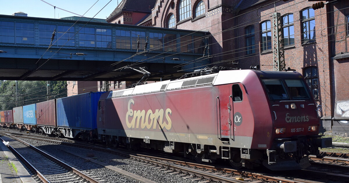 Emons Bahntransporte GmbH, Dresden [D] mit der geleasten ATLU-Lok   185 507-1  [NVR-Nummer: 91 80 6185 507-1 D-ATLU] und einem Containerzug Richtung Hamburger Hafen am 27.08.26 H�he Bahnhof Hamburg-Harburg.