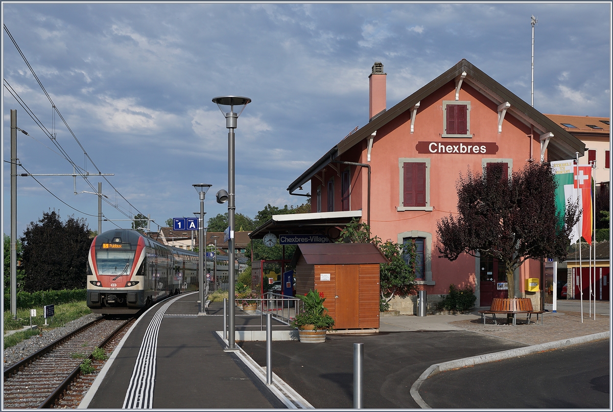 Erinnert an den  Sommerfahrplan 2018  ist aber (fast) Regelverkehr der SBB RABe 511 104 verlässt Chexbres Richtung Puidoux. Während des Fêtes des Vignerons verkehren an Stelle von Flirts RABe 511 auf der  Train des Vignes Strecke  Vevey - Puidoux (-PalézieuX) und bedienen dabei nur den Zwischenhalt Chexbres. 

24. Juli 2019