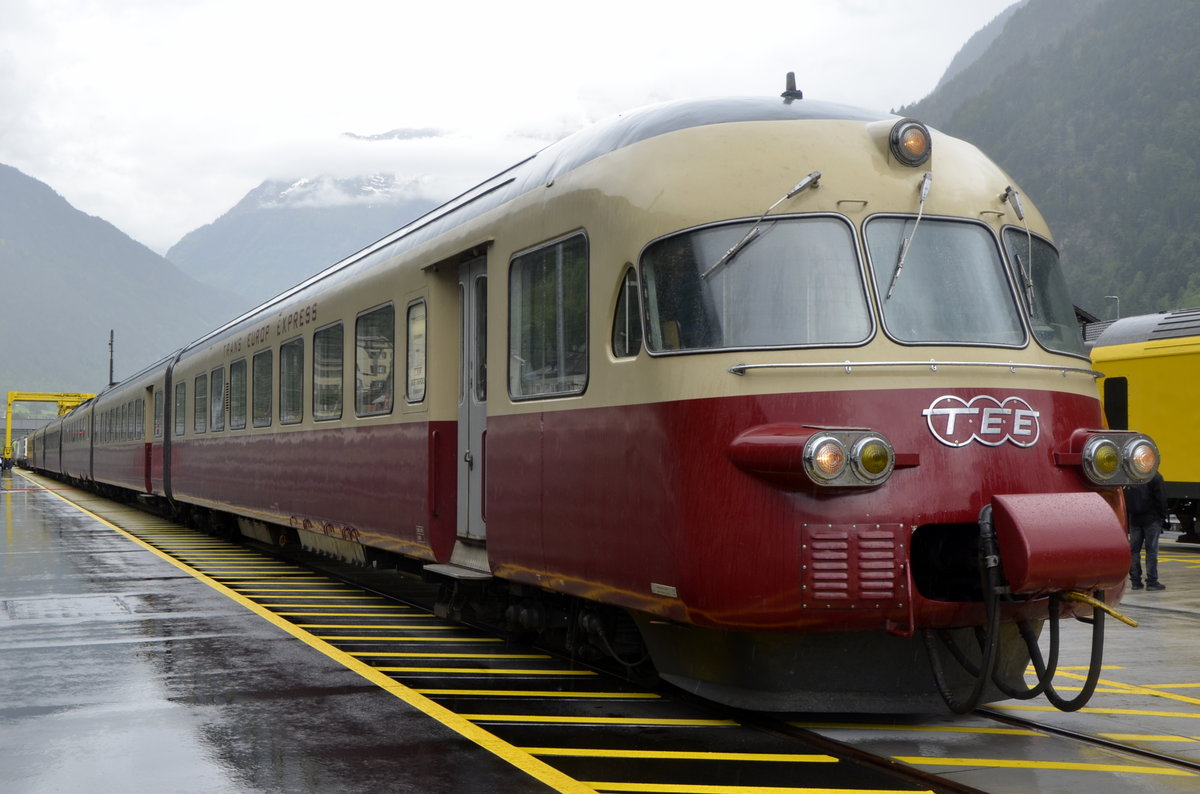 Eröffnung Gotthardbasistunnel 2016. Anlässlich der Feierlichkeiten gab es eine Rollmaterialshow in Erstfeld, hier der TEE Gottardo. (04.06.2016)