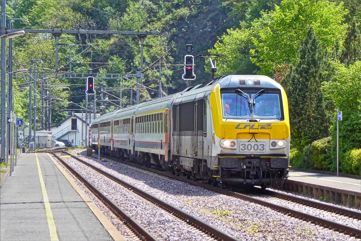 Etwas Abwechslung von unseren Bildern aus Italien, am 23.05.2019 f�hrt CFL Lok 3003 mit ihrem Zug in den Bahnhof von Kautenbach ein, wenn der Gegenzug eingefahren ist kann er seine Fahrt �ber die Eingleisige Strecke in den Norden des Landes und nach L�ttich fortsetzen. (Hans)
