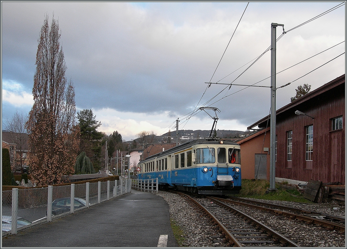 Etwas MOB in Blonay: ein zweites Mal lies ich mich nicht erwischen und hatte den Fotoapparat zur Hand, als der MOB ABDe 8/8 4001 von Vevey kommend in Blonay durchfuhr. 
Zweck der Fahrt war wohl die Bef�rderung von Kindern aus Vevey ins Skigebiet der MOB.
27. Jan. 2014 