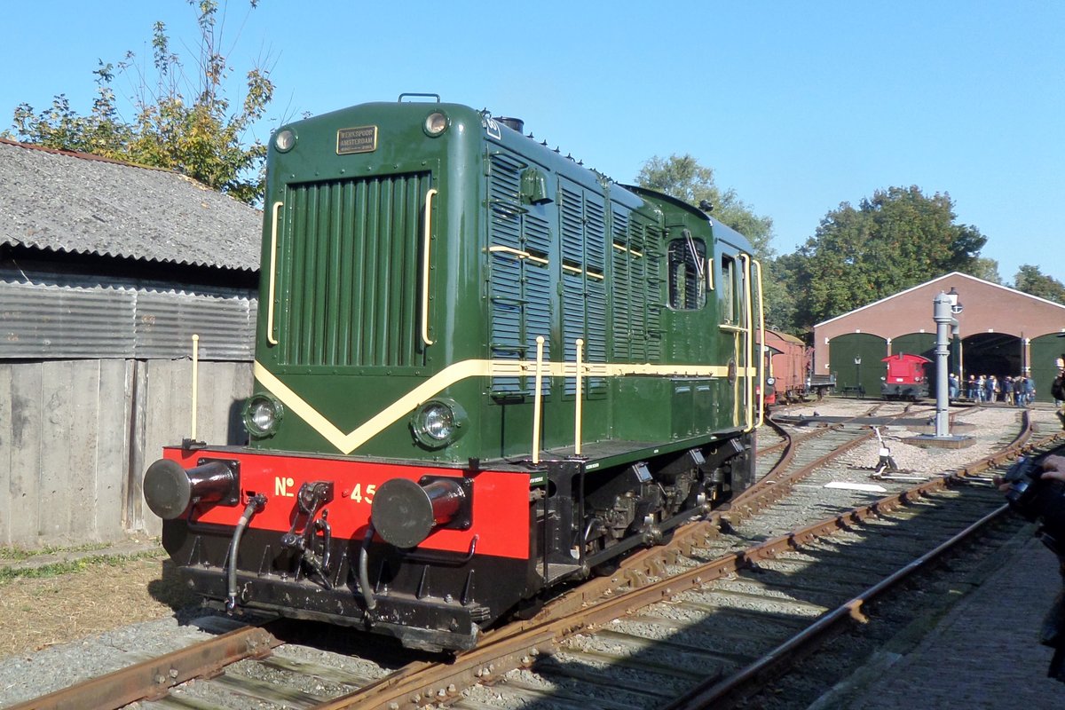 Ex-NS 451 lauft um in Boekelo am 23 Oktober 2016.