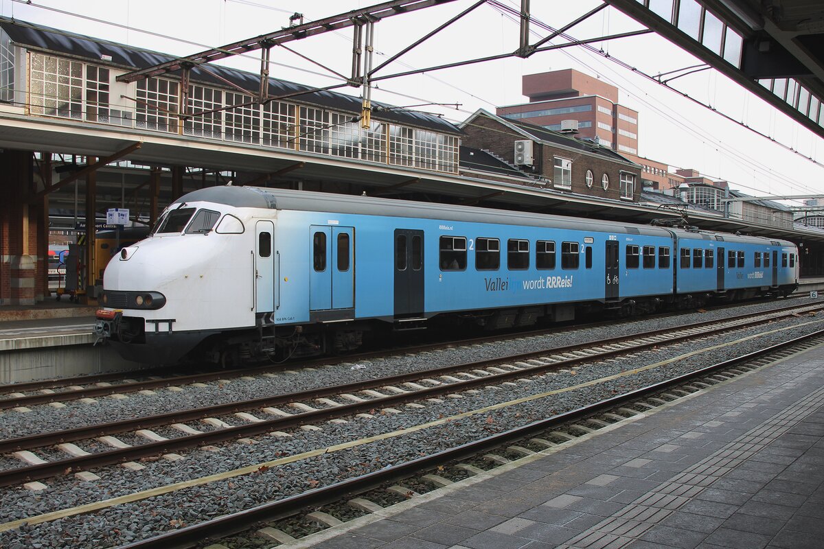 Ex-NS, heute 2454CREW PLan V 904 steht am 22 November 2025 in Amersfoort abfahrtbereit für ein Sonderrundfahrt durch die Niederlande.