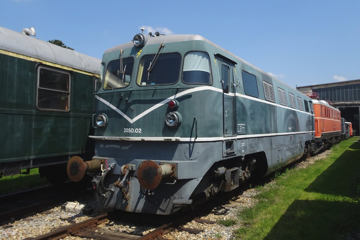 Ex-�BB 2050.02 steht am 21 Mai 2023 ins Heizhaus Strasshof.