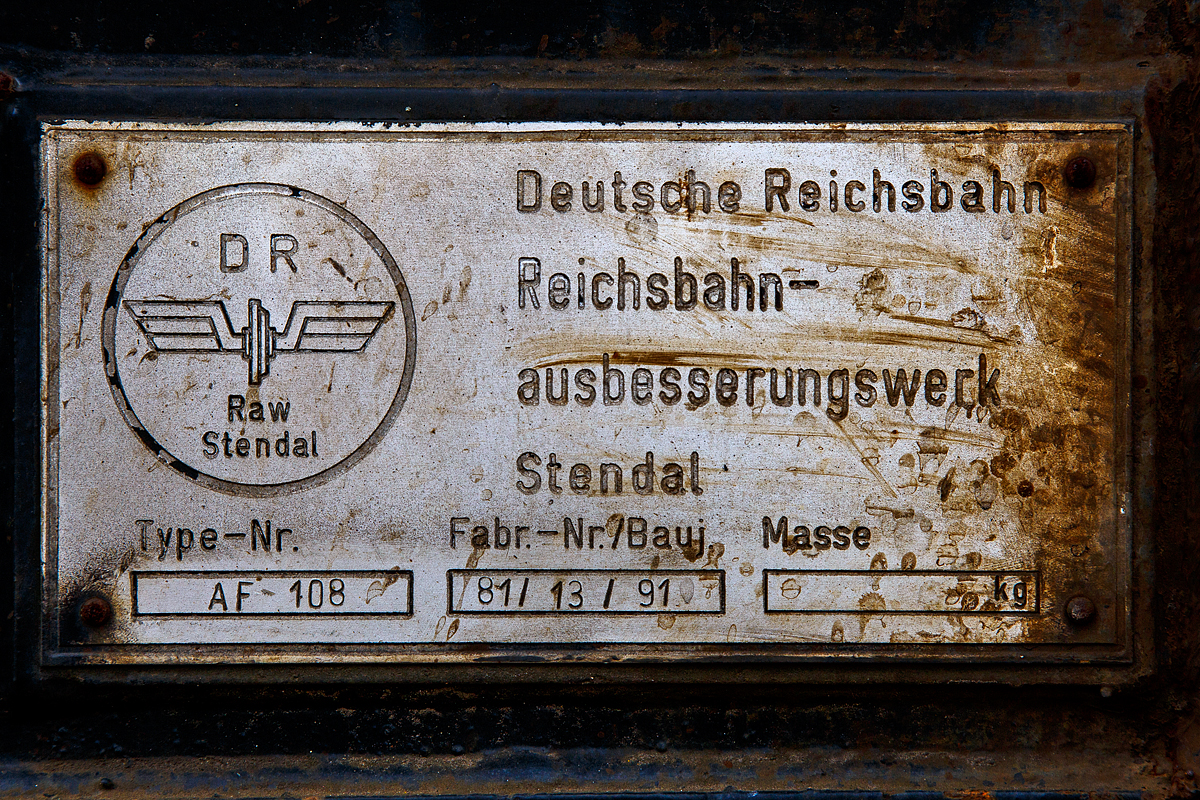 Fabrikschild des Anh�ngerfahrzeuges AF 108, Kleinwagen Nr. 31.1.8191 5, der H. Klostermann Baugesellschaft mbH (Hamm), hier am 03.09.2016 beim Bf Brachbach (Sieg).