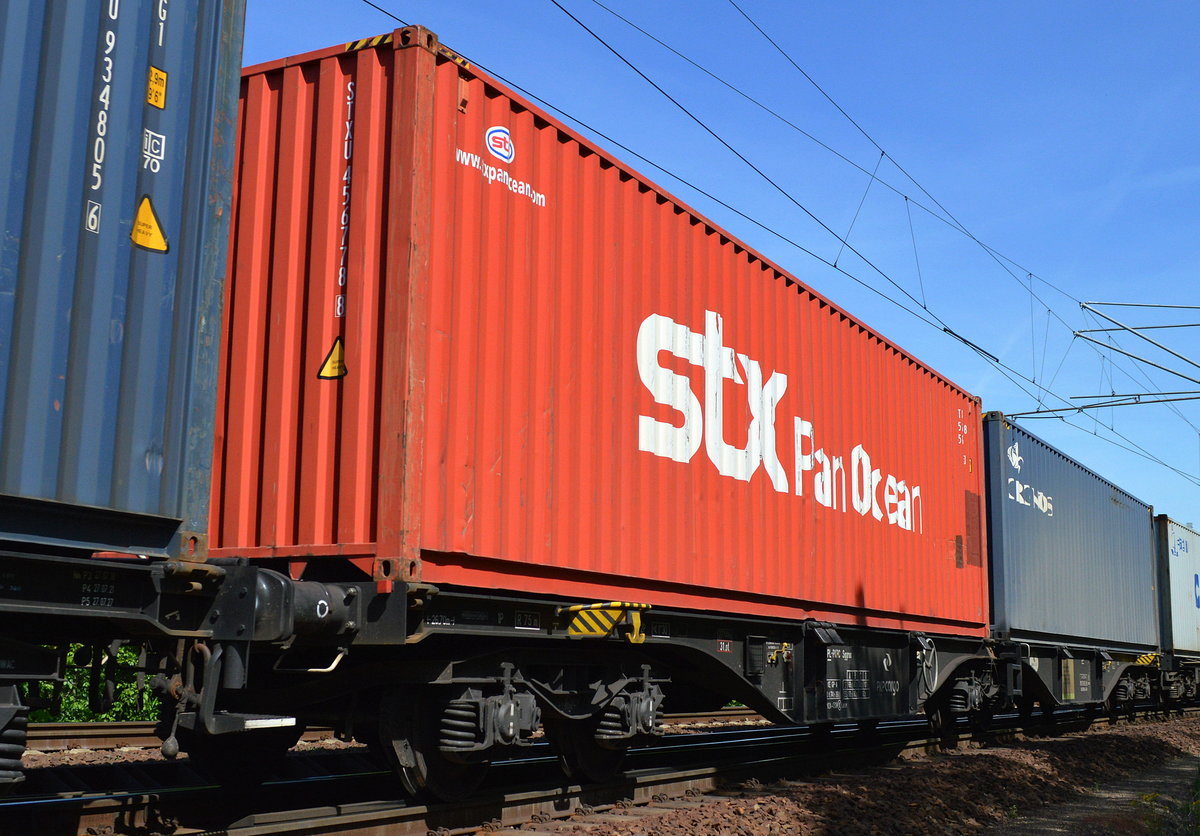 Fällt mir das erst Mal auf, ein roter 40’ Standard Container der südkoreanischen Reeederei STX Pan Ocean am 17.05.17 Berlin-Wuhlheide.