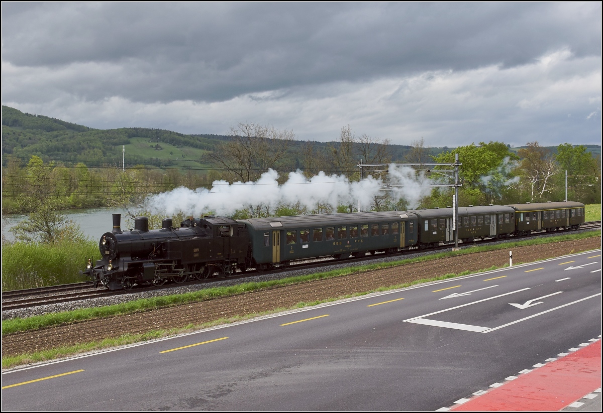 Fahrleitungsstörung nannte sie die Veranstaltung, um an die Dampfreserve in Olten für solche Fälle zu erinnern. Habersack Eb 3/5 5819 der SBB Historic auf seiner Rundfahrt über die Hauenstein-Bergstrecke und den Bözberg. Holderbank, April 2019.