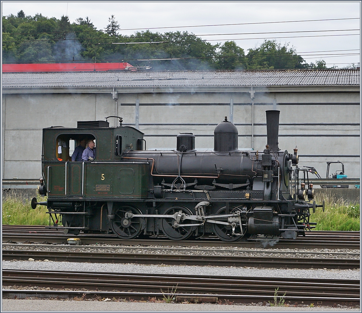 Faszination Dampf: Das  Tigerli  der ST in Sursee; oder etwas ausführlicher: Die 1907 bei der SLM unter der Fabriknummer 1810 für die SBB gebaute E 3/3 8479 ist heute bei der Sursee Triengen Bahn (ST) im Einsatz. Sie trägt nicht nur für jedermann ersichtlich die Nummer 5, sondern verfügt auch über eine UIC Nummer: 90 85 0008 479-7. 
24. Juni 2018