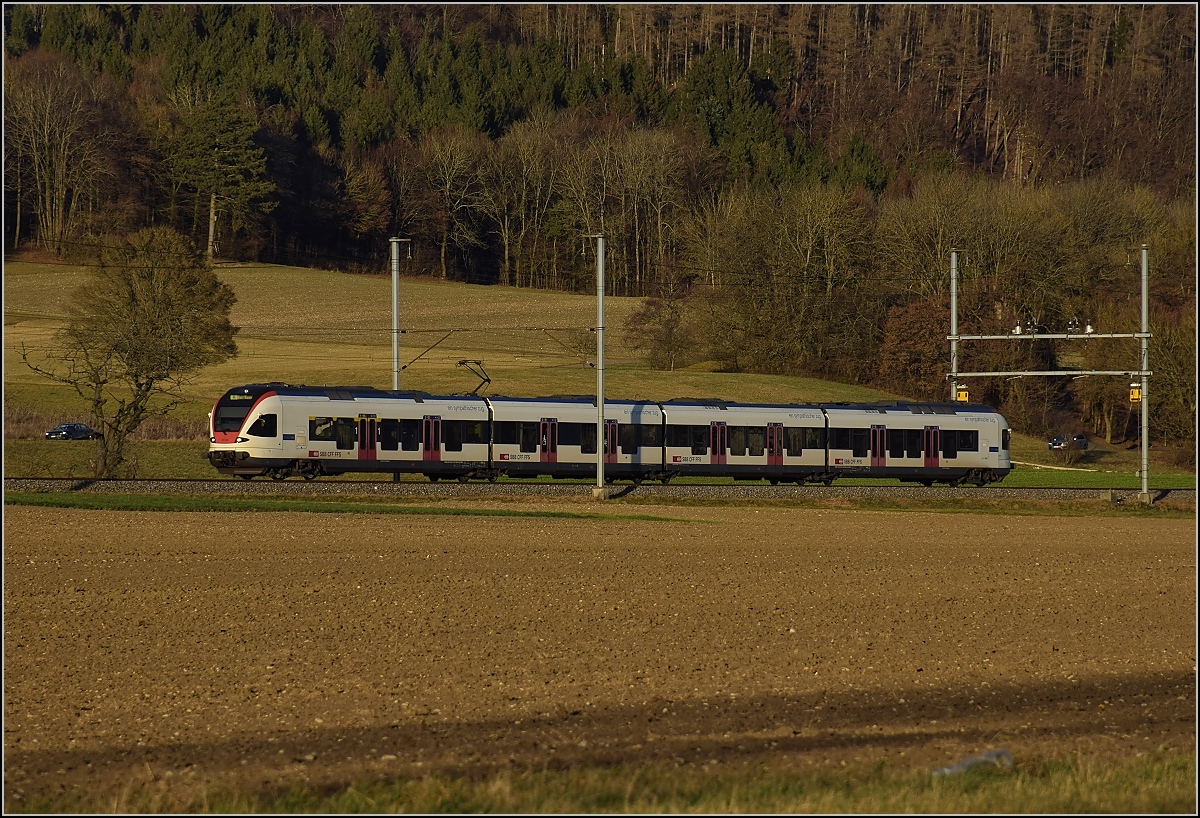 Gäubahnimpression mit Flirt. Oensingen, Dezember 2016.