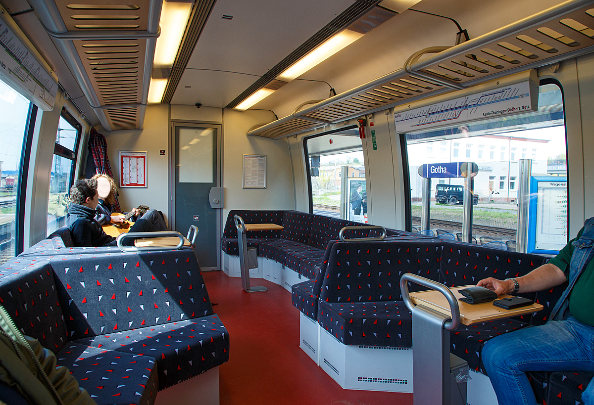 
Gegenüber vielen anderen Bombardier Talent 2 sind die der Abellio Rail Mitteldeutschland GmbH etwas anders eingerichtet. Hier der Lounge-Bereich des 9442 305 (94 80 9442 305-0) am 30.04.2016 auf der Fahrt von Gotha nach Erfurt.