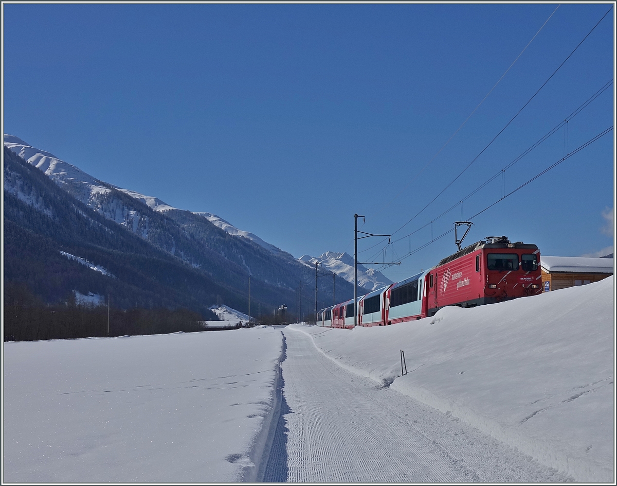 Glacier Express 902 Zermatt - St.Moritz bei Münster (VS)
20. Feb. 2014
