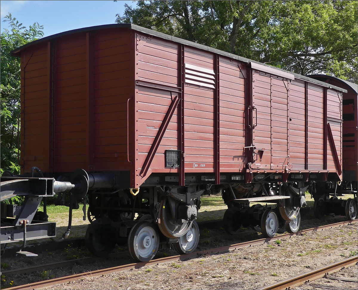 G�terwagen Nr. 1, (G10) des DEV steht auf Rollb�cken der Schmalspurbahn auf einem Nebengleis an der Haltestelle Heiligenberg.  15.09.2019  (Jeanny)