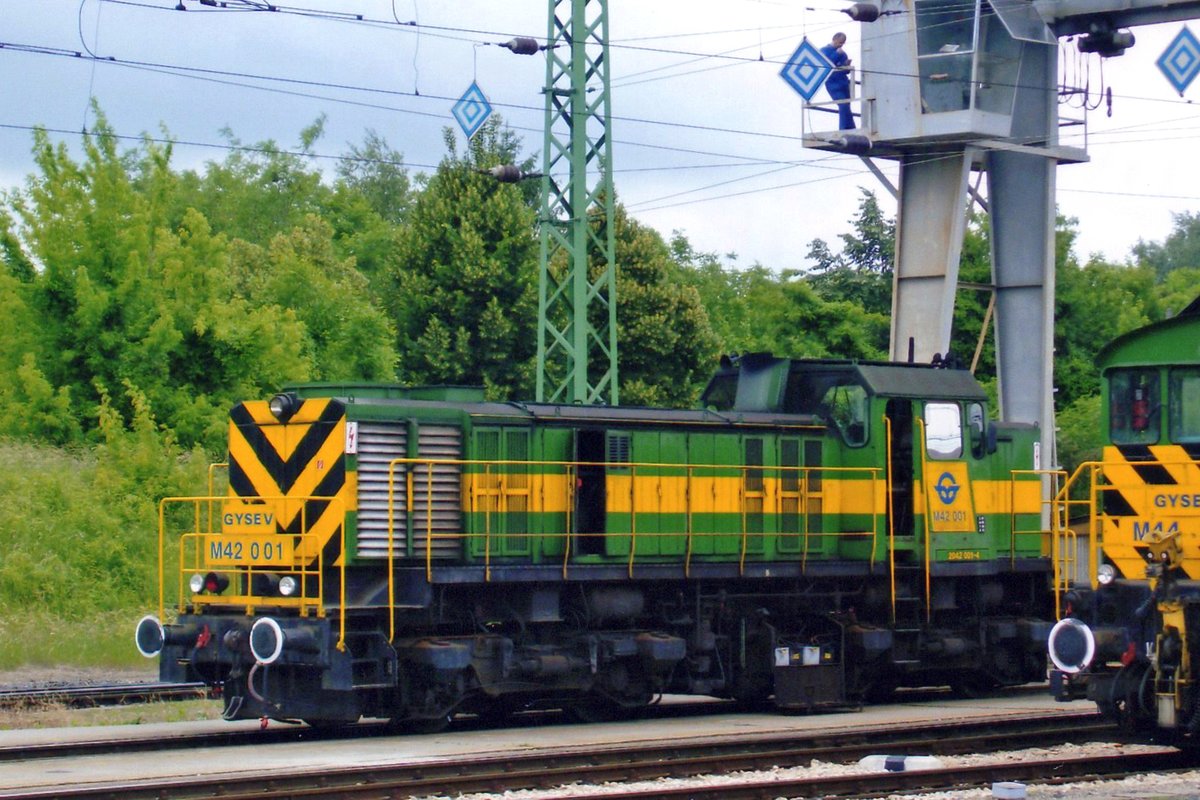 GySEV M42-001 steht am 22 Mai 2009 ins Bw von Sopron. 