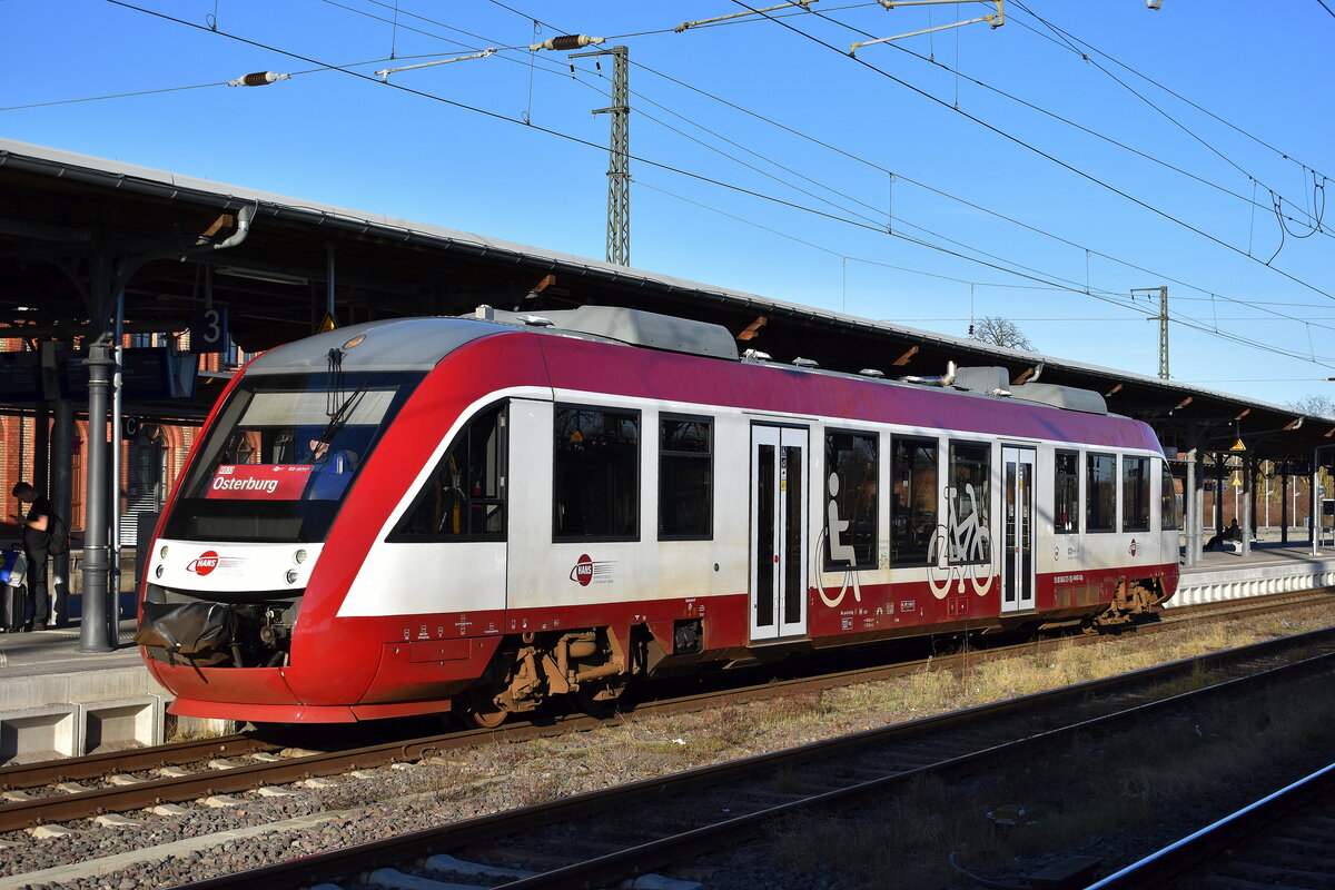 Hanseatische Eisenbahn GmbH mit ihrem Coradia Lint 27 (NVR:  95 80 0640 121-9 D-HANS ) als RB33 nach Osterburg am 05.03.26 im Bahnhof Stendal Hbf.