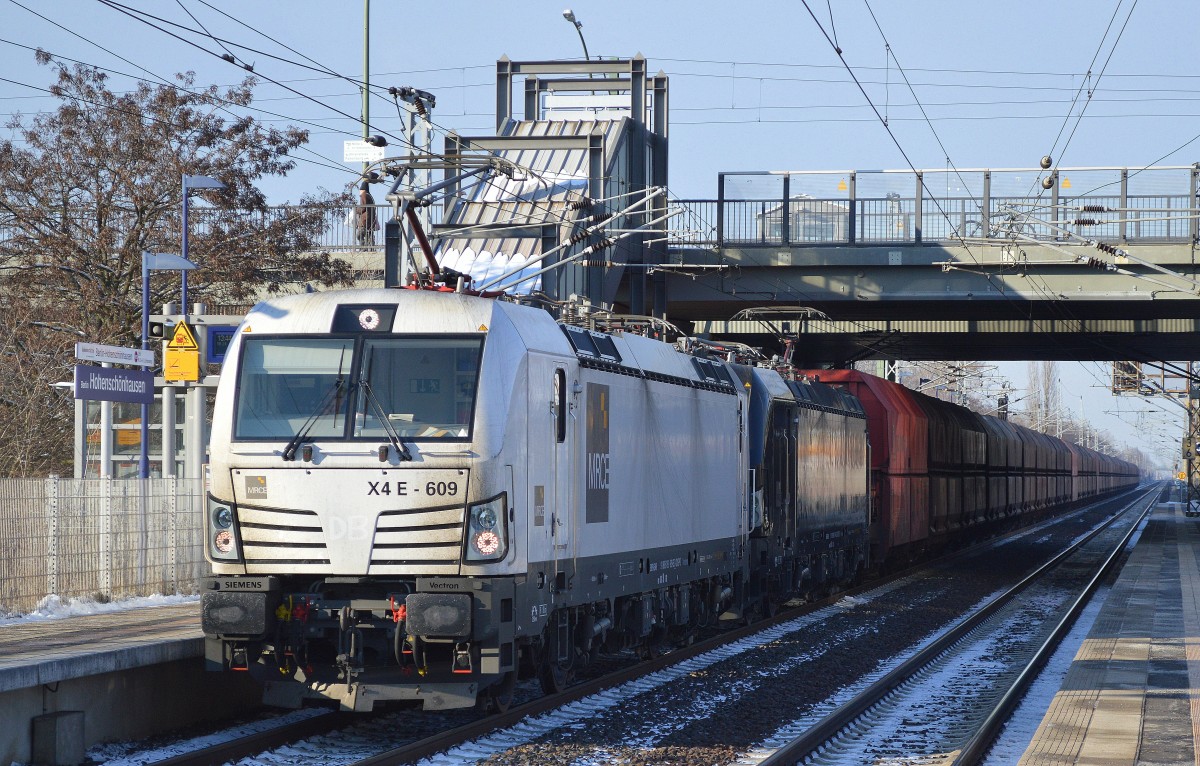 Heute in umgekehrter Reihung, Doppeltraktion MRCE-Vectron X4 E - 609 + X4 E - 614 für DB Schenker Rail und Erzzug am 19.01.16 Berlin-Hohenschönhausen.