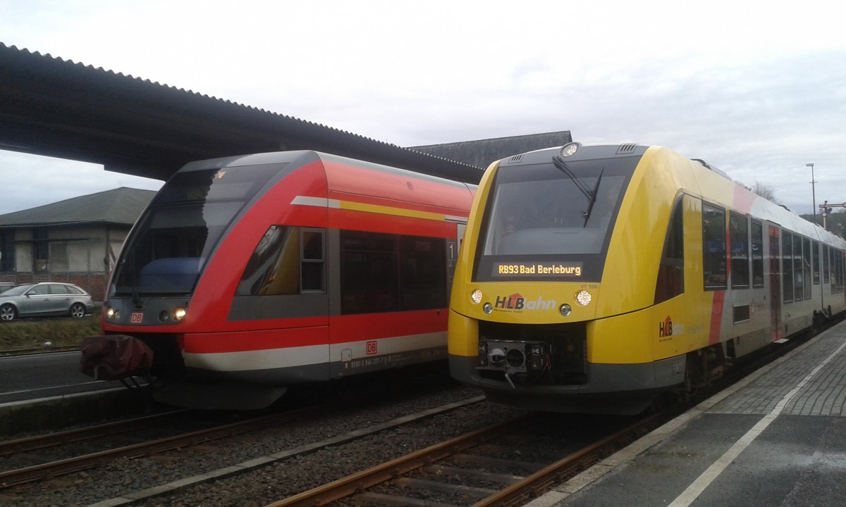 Hier ein Stadler GTW 2/6 (BR 646) der Kurhessenbahn und ein LINT 41 (BR 1648) der HLB als RB 94 und RB 93 in Erndtebrück.