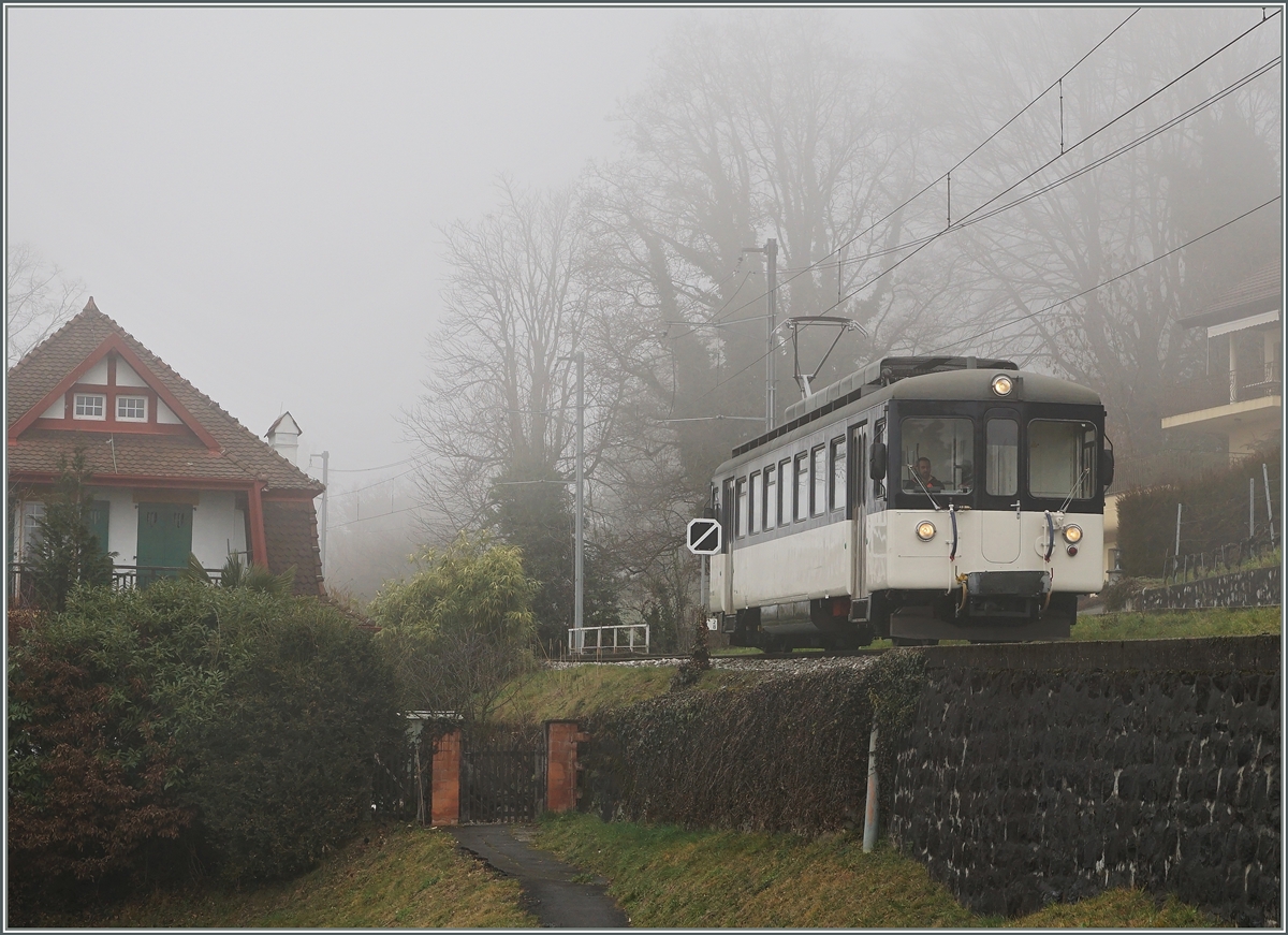 Hier ist der MOB Be 4/4 1006 Regionalzug 2331 von Fontanivent nach Montreux kurz vor Planchamp unterwegs.
5. Feb. 2016