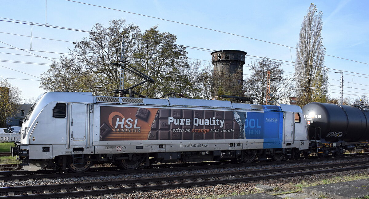 HSL Logistik GmbH, Hamburg [D] mit der geleasten Railpool Lok  187 313-2  [NVR-Nummer: 91 80 6187 313-2 D-Rpool] und einem Kesselwagenzug am 13.11.25 Höhe Bahnhof Frankfurt/Oder.