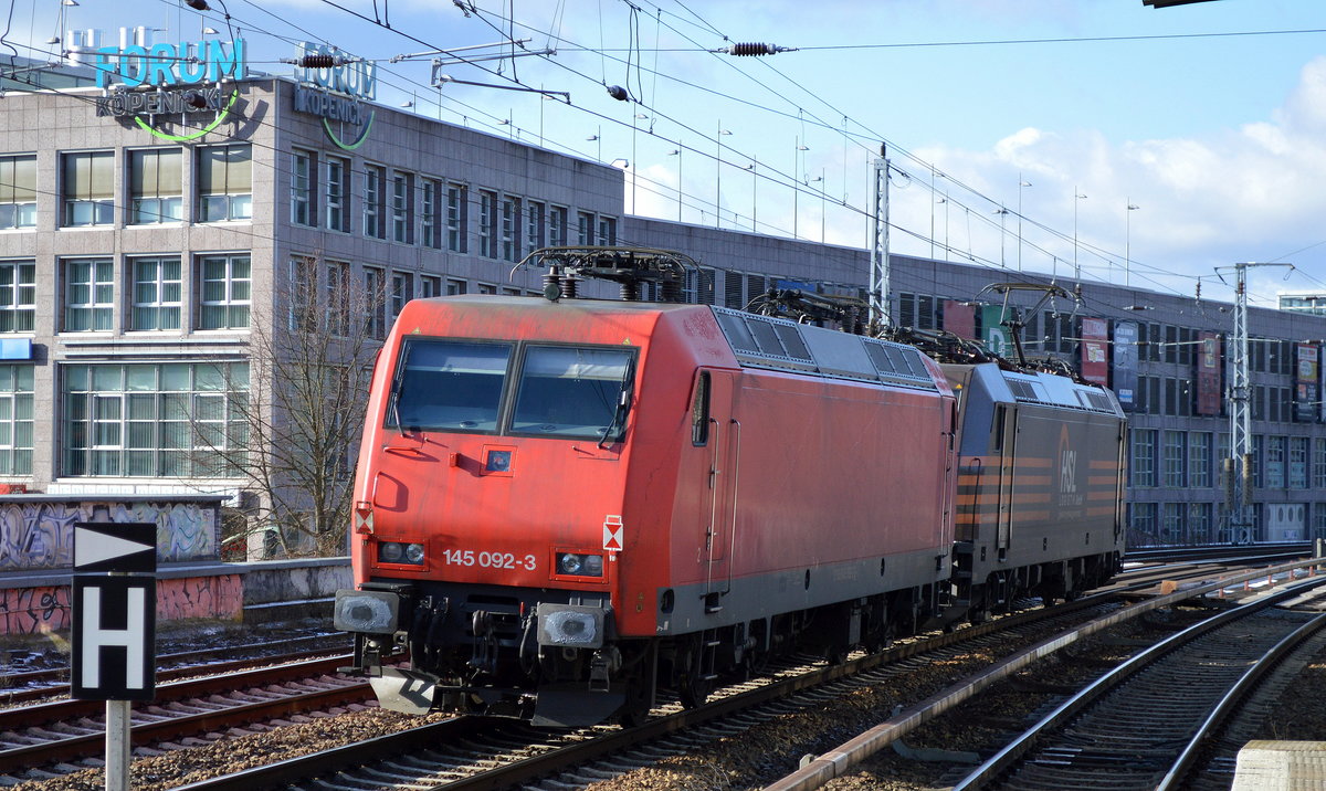 HSL Lokzug mit 185 601-2 mit 145 092-3 am Haken am 05.02.18 Berlin-Köpenick.