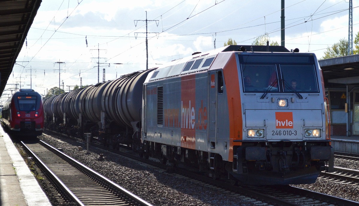 hvle 246 010-3 mit einem Kesselwagenzug (Ethanol) am 27.09.15 Durchfahrt Bhf. Flughafen Berlin-Schönefeld. 