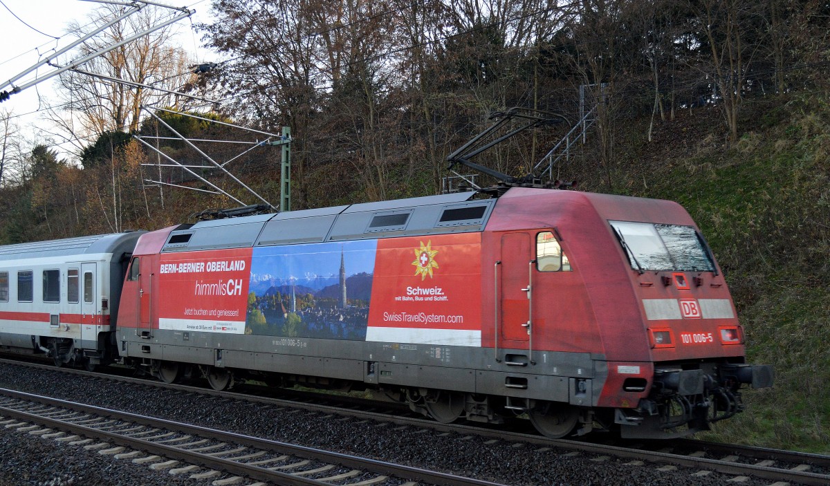IC 2208 aus München kommt mit Schublok 101 006-05 am Endbahnhof Berlin Gesundbrunnen an, 09.12.14