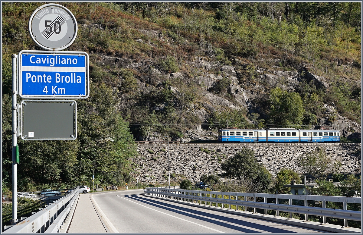 Ich war doch sehr �berrascht den SSIF ABe 8/8 22  Ticino  im FART Regionalzugeinsatz zu sehen. Das Bild zeigt den Triebwagen FART Regionalzug 308 von Locarno nach Camedo kurz vor der Isorno-Br�cke bei Intragna. 2. Oktober 2018