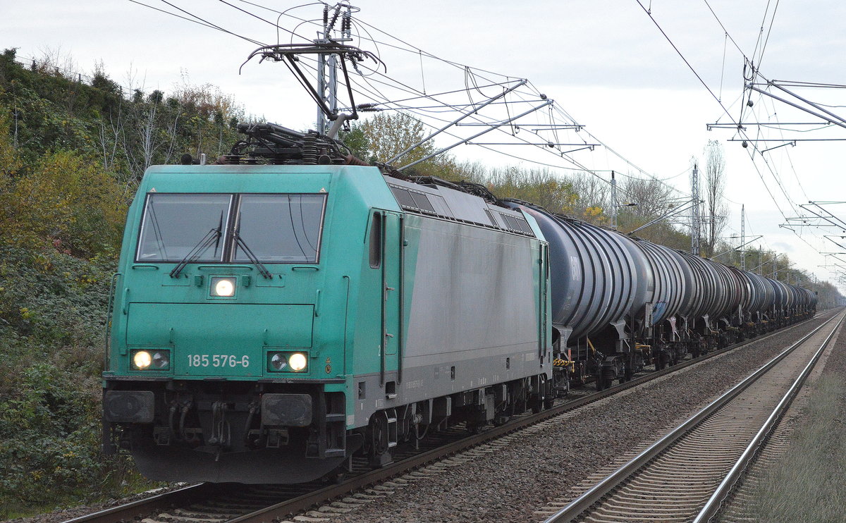IGE mit der 185 576-6 und Kesselwagenzug (Dieselkraftstoff) am 07.11.17 Berlin-Hohenschönhausen.