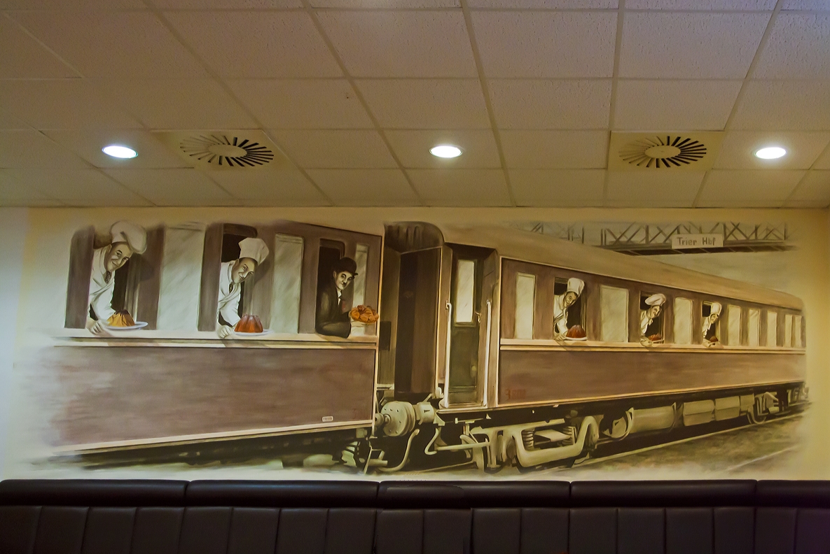 Im Bahnhofs-Cafe vom Hbf Trier ist diese sch�ne Wandmalerei. (05.10.2013)