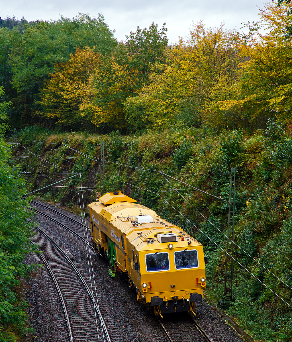 Im Einsatz in Wissen an der Sieg am 26.09.2020: 
Der Plasser & Theurer Stopfexpress 09 - 3X, Schweres Nebenfahrzeug Nr. 99 80 9121 012-5 D-HFW (eine Dreischwellenstopfmaschine) der H.F. WIEBE.

Der Stopfexpress wurde 2017 von Plasser & Theurer unter der Maschinen Nr. 6572 gebaut. 
