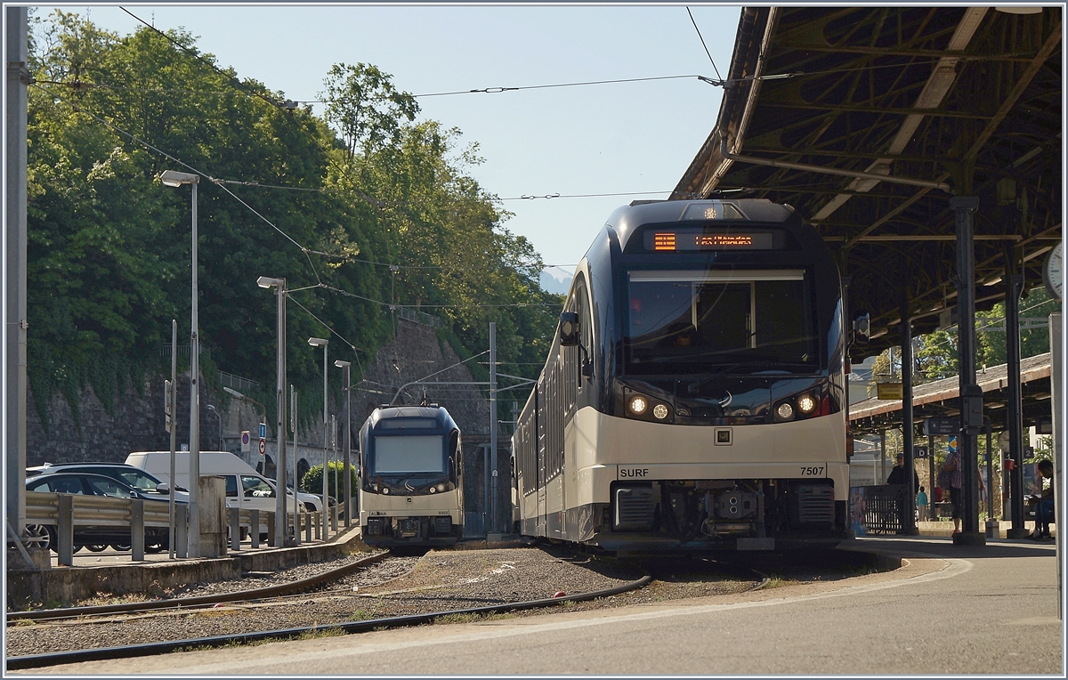In Vevey stehen seit einigen Tagen das Alpina Paar ABe 4/4 9302 und Be 4/4 9202  Château d'Oex . 
Im Vordergrund der MVR ABDeh 2/6 7507 nach Les Pléiades. 

2. Juni 2019