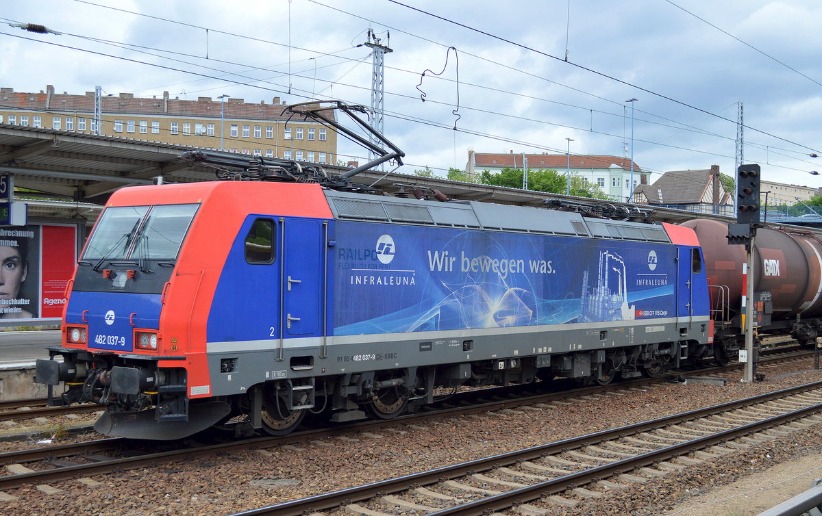 Infra Leuna Lok 482 037-9 mit Kesselwagenzug (Ethanol)am 17.05.16 Durchfahrt Bhf. Berlin-Lichtenberg.