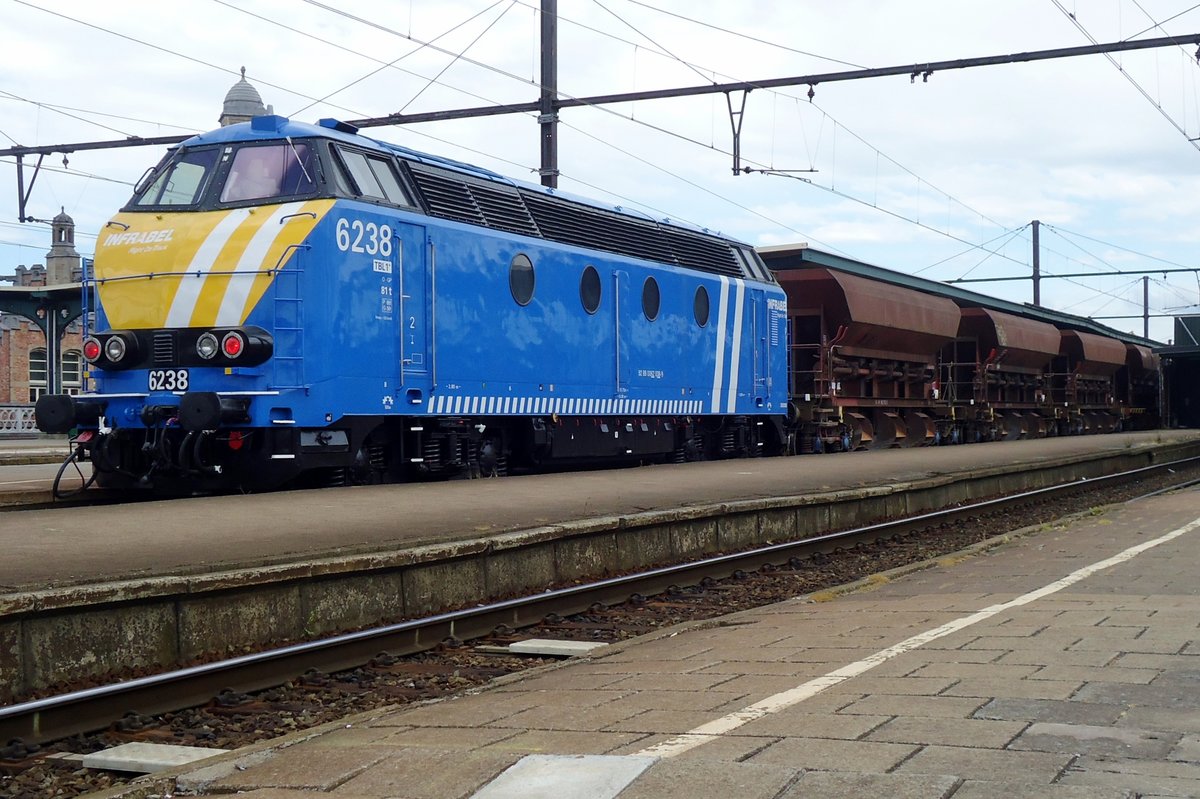InfraBel 6238 steht am 22 Mai 2014 in Gent Sint-Pieters.