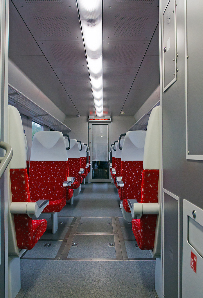 
Inneneinrichtung von dem dreiteiligen Niederflur-Dieseltriebzug ZSSK 861 014-3 „REGIOMOVER“ (95 56 7 861 014-3 SK- ZSSK) für die ZSSK  (Železničná spoločnosť Slovensko, a.s. / deutsch Eisenbahngesellschaft Slowakei AG), welcher auf der Innotrans Berlin 2014 (hier 26.09.2014) präsentiert wurde. 