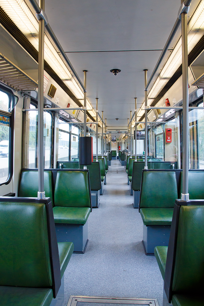 
Inneneinrichtung eines DUEWAG B 100 S - Hochflur-Stadtbahn-Gelenktriebwagen (TW 8378) der SSB am 15.08.2018 in Bonn